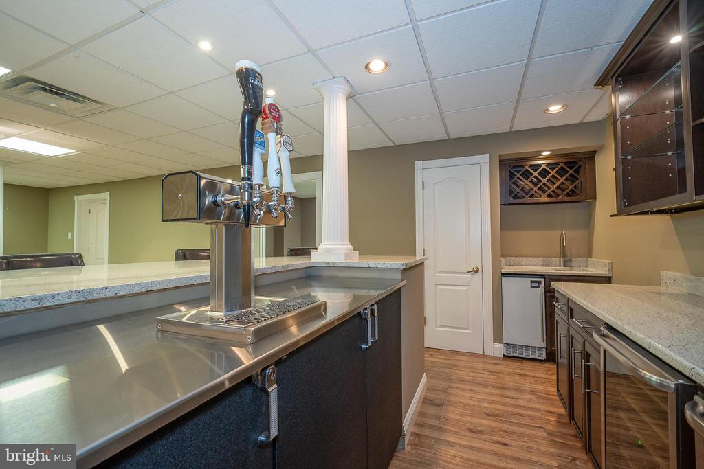1041 HERKNESS DRIVE