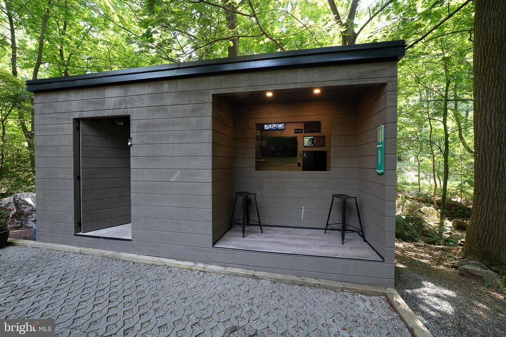 1551 WASHINGTON LANE