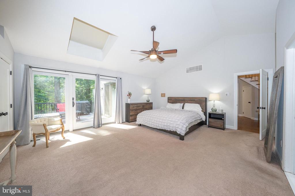 1551 WASHINGTON LANE