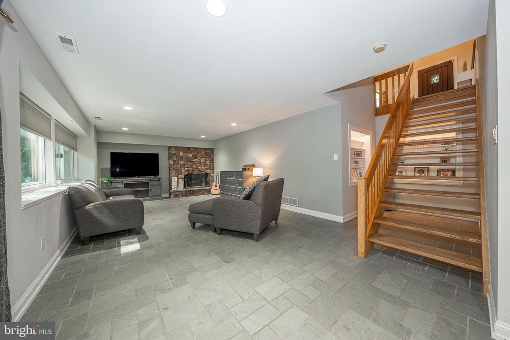 1551 WASHINGTON LANE