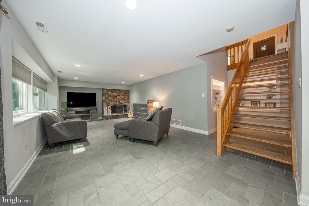 1551 WASHINGTON LANE