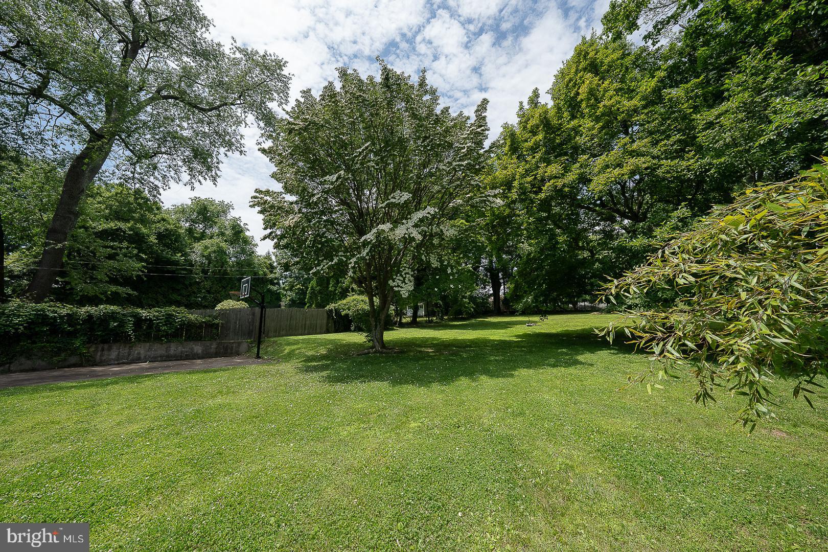 1130 N WOODBINE AVENUE