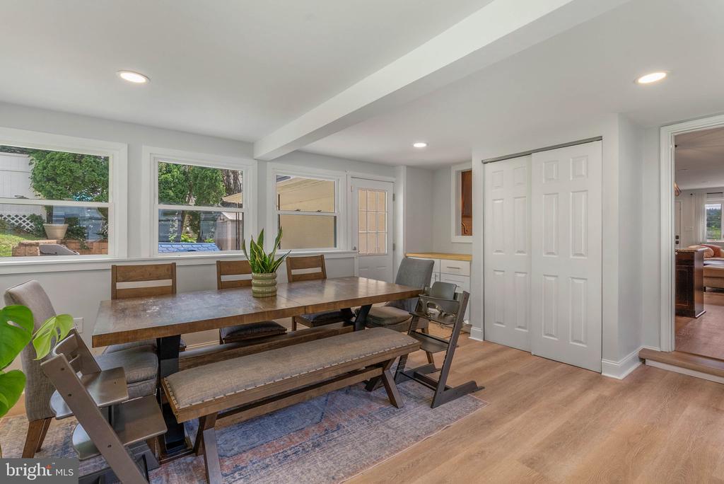 352 DEHAVEN STREET