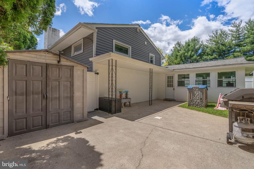 352 DEHAVEN STREET