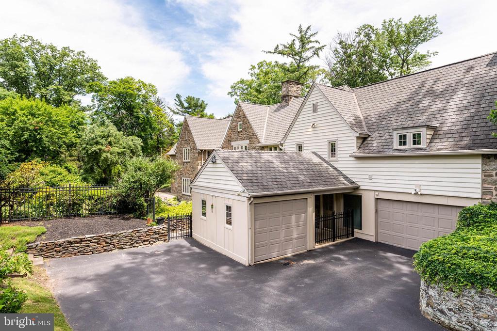 534 N ROSE LANE