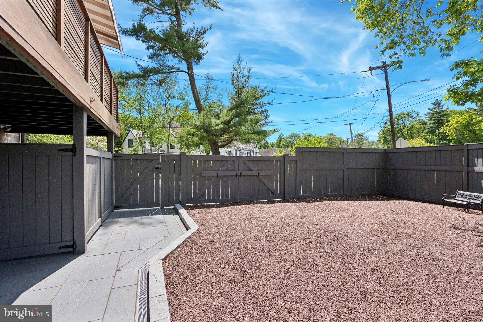 1202 W WYNNEWOOD ROAD 1