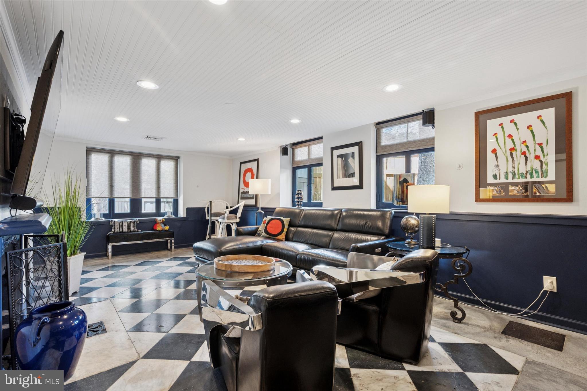 1202 W WYNNEWOOD ROAD 1