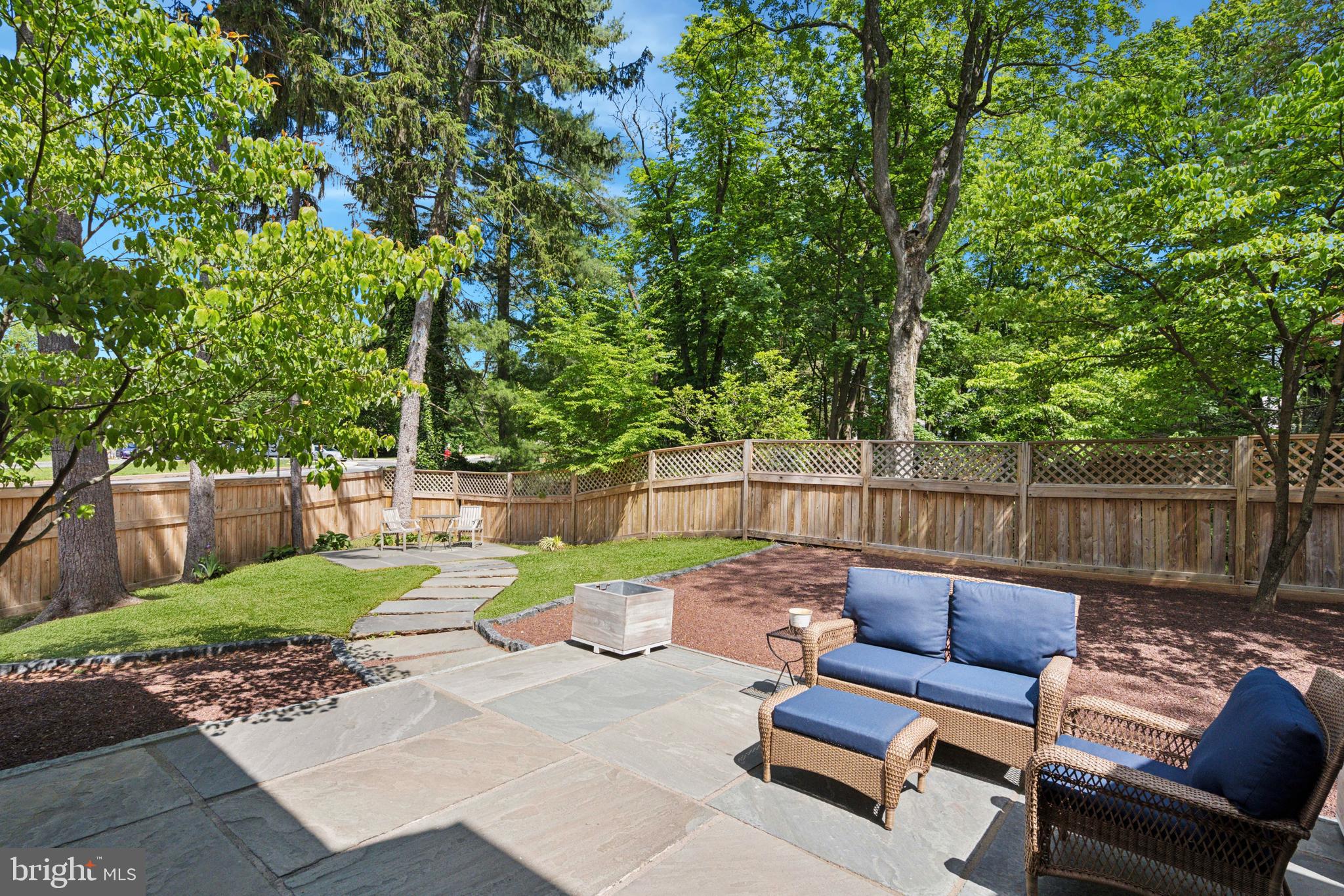 1202 W WYNNEWOOD ROAD 1