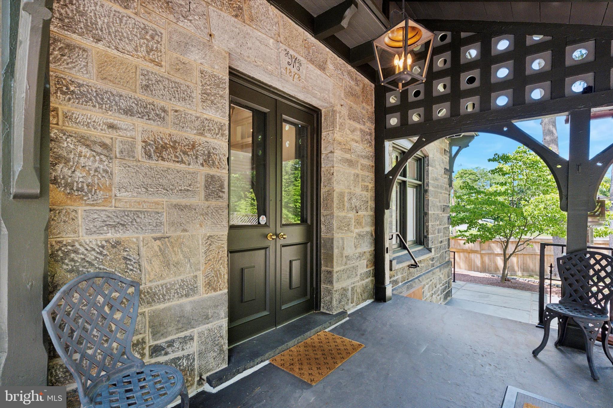 1202 W WYNNEWOOD ROAD 1