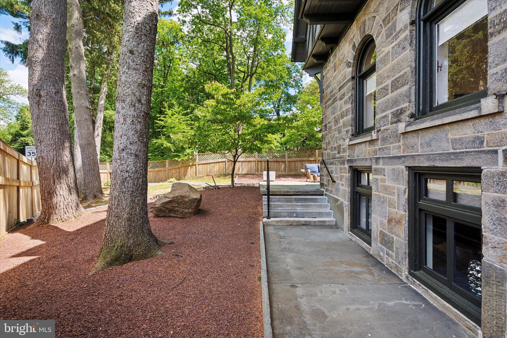1202 W WYNNEWOOD ROAD 1