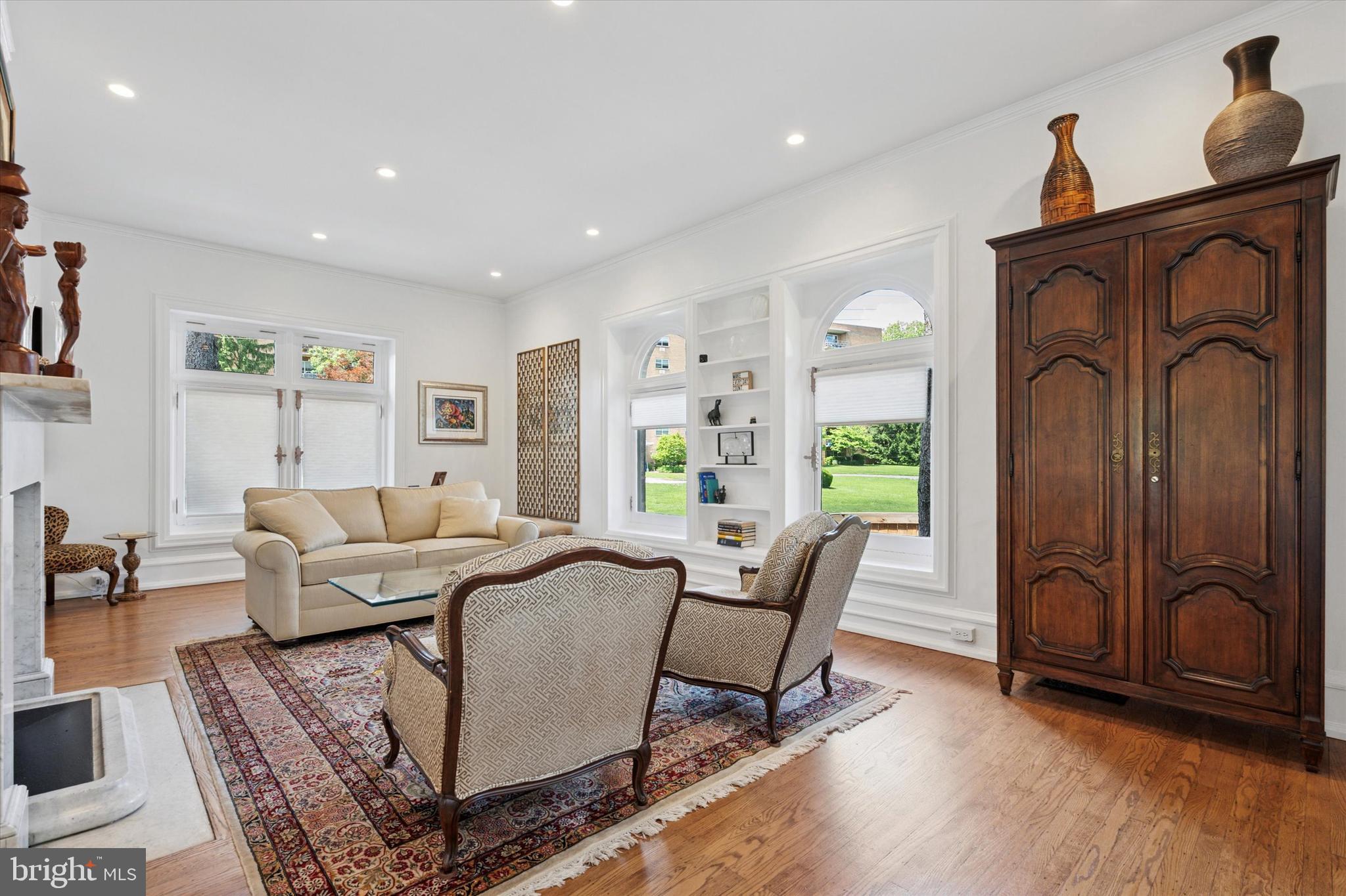1202 W WYNNEWOOD ROAD 1