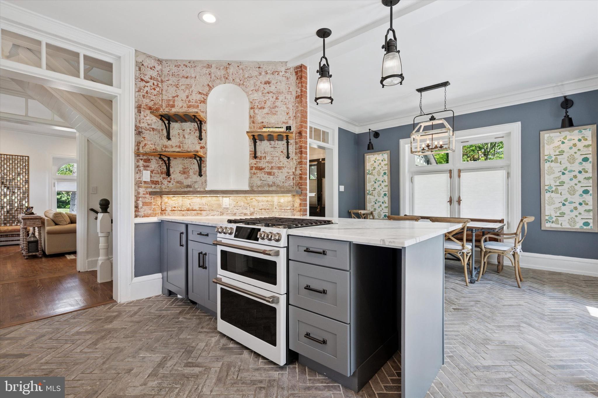 1202 W WYNNEWOOD ROAD 1