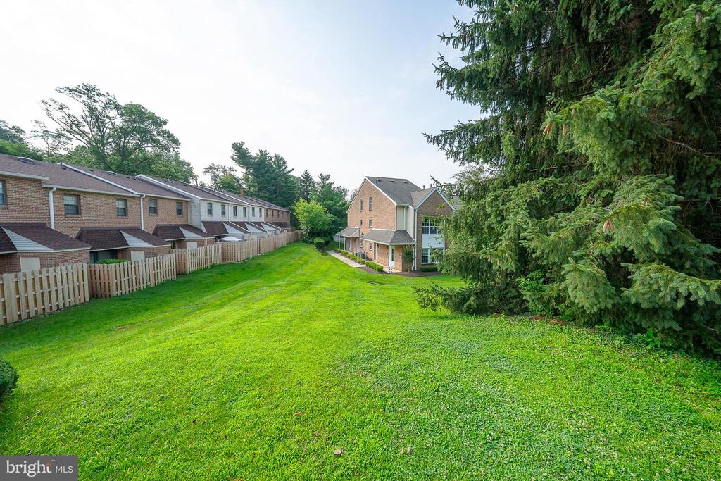 210 GLEN LANE