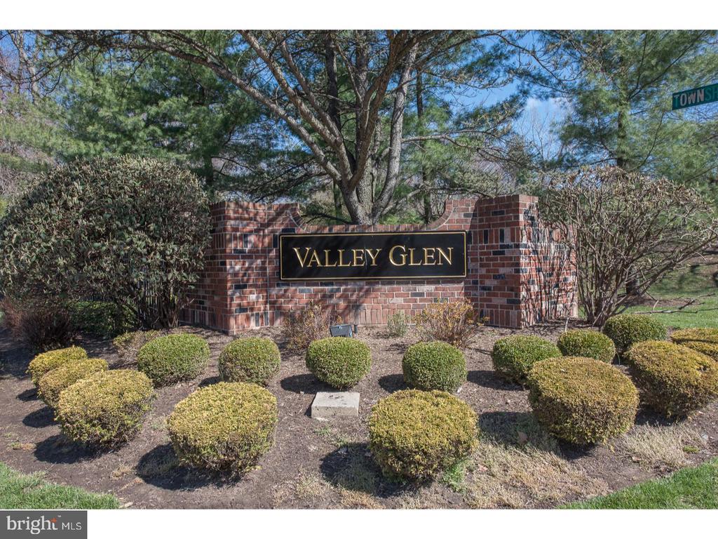 210 GLEN LANE