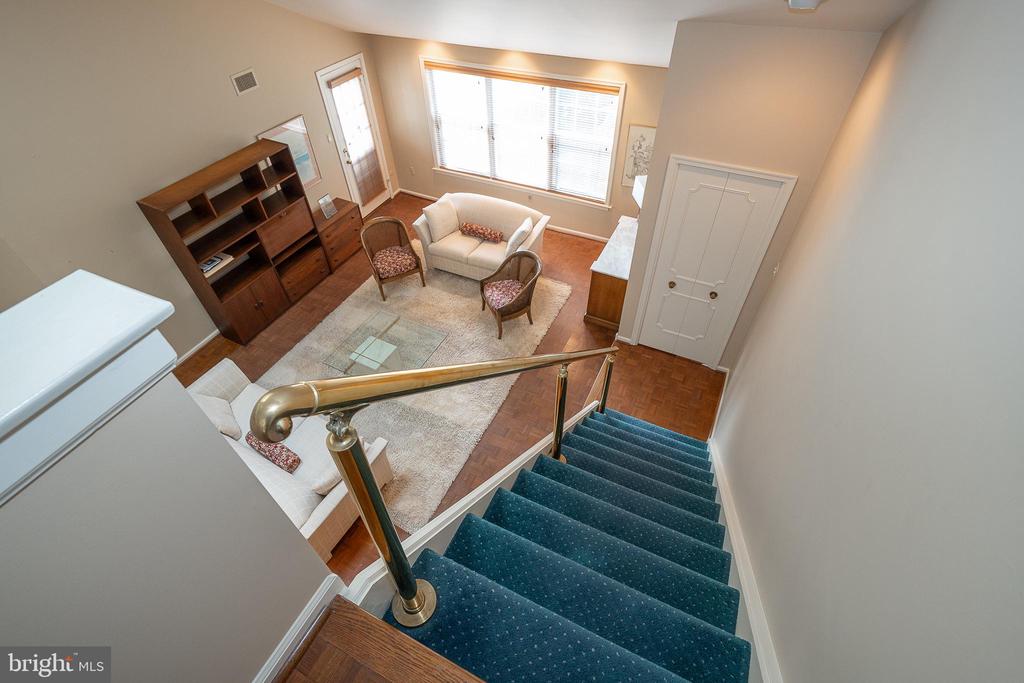 210 GLEN LANE