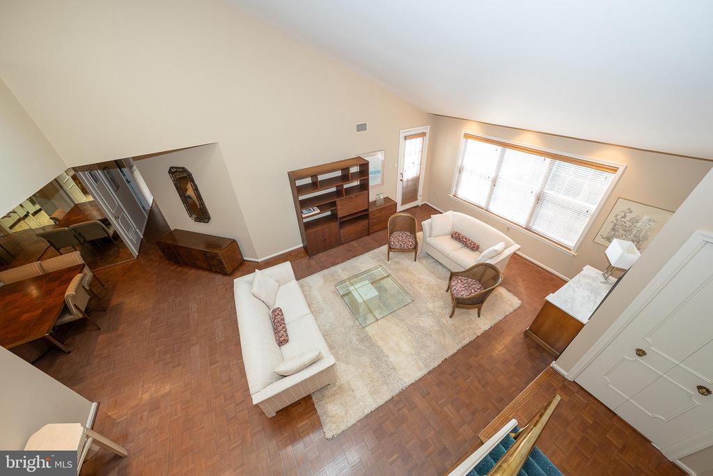 210 GLEN LANE