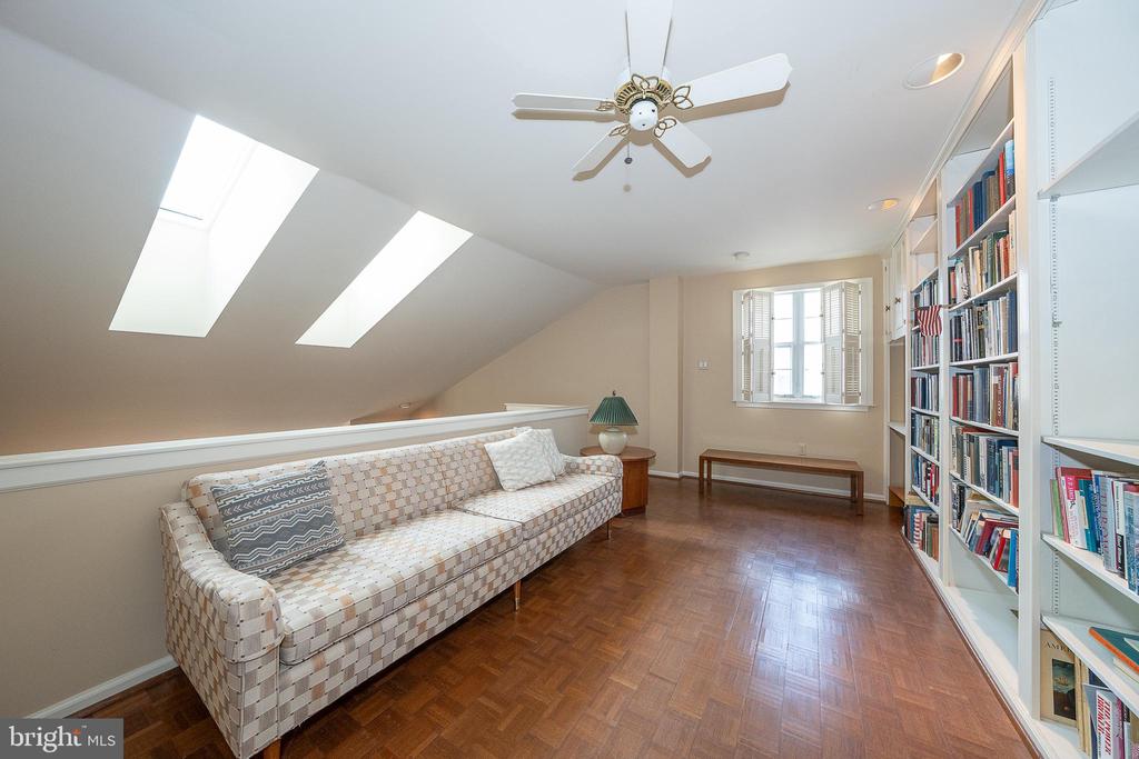 210 GLEN LANE