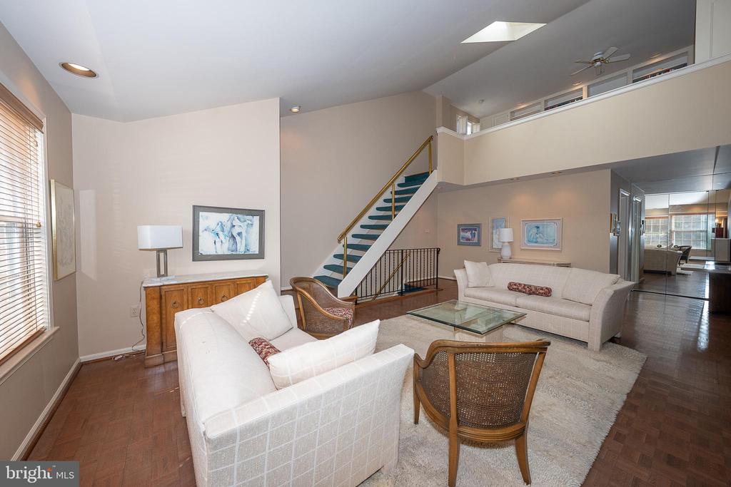 210 GLEN LANE