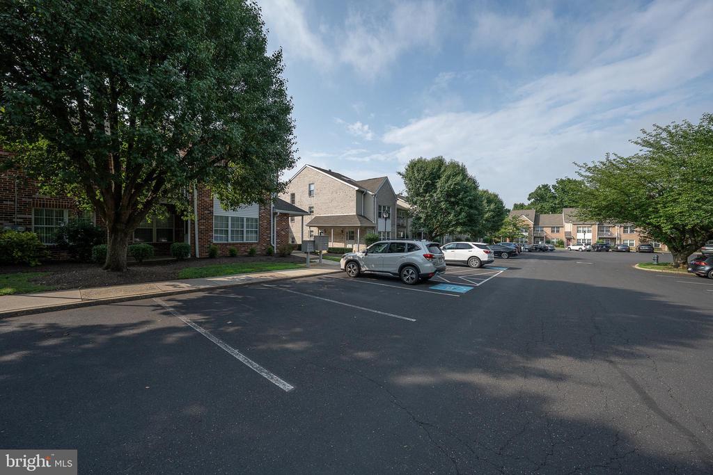 210 GLEN LANE