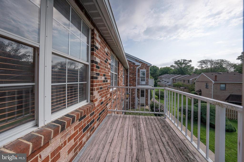 210 GLEN LANE