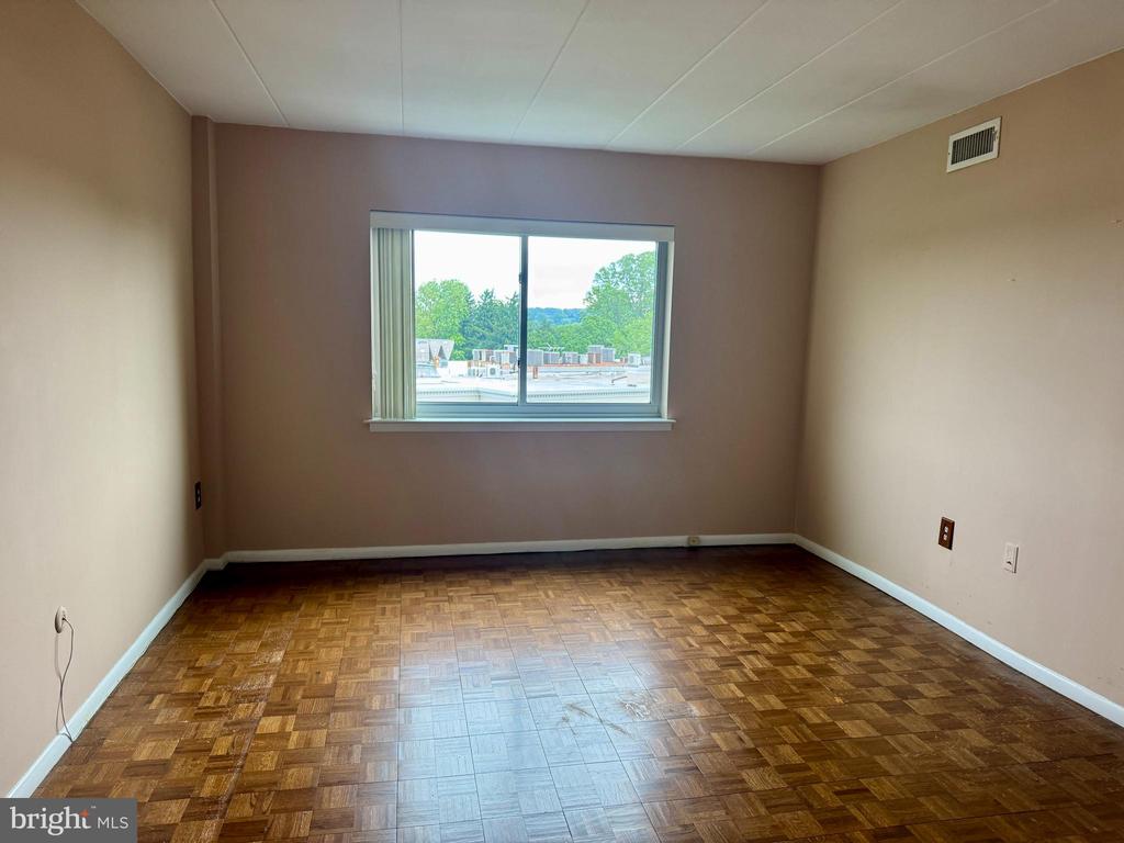 100 WEST AVENUE Unit: 604W