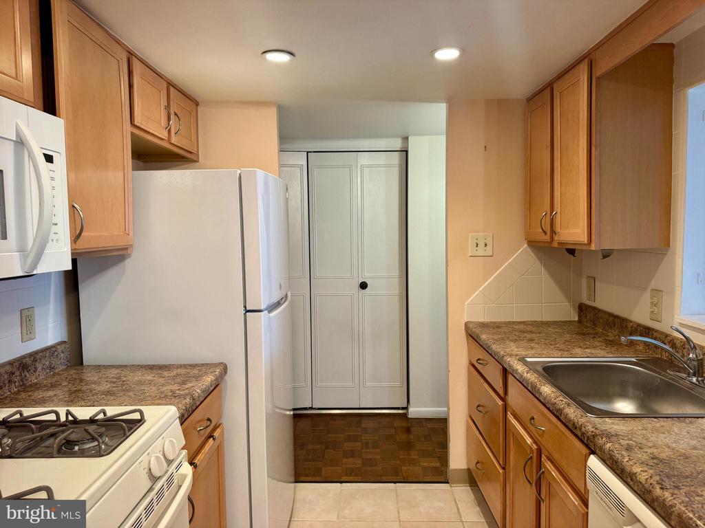 100 WEST AVENUE Unit: 604W