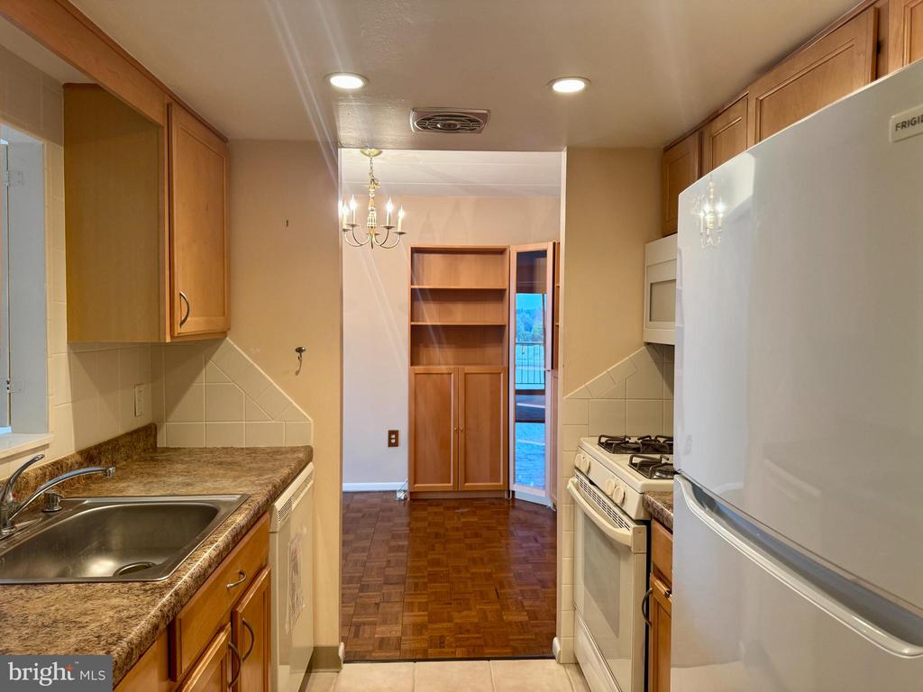 100 WEST AVENUE Unit: 604W
