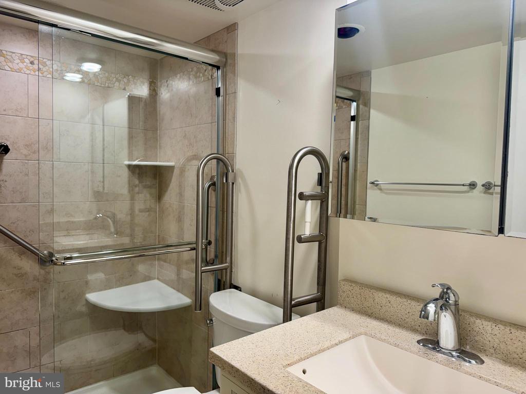 100 WEST AVENUE Unit: 604W