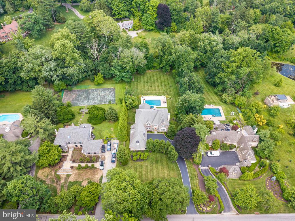919 LAFAYETTE ROAD