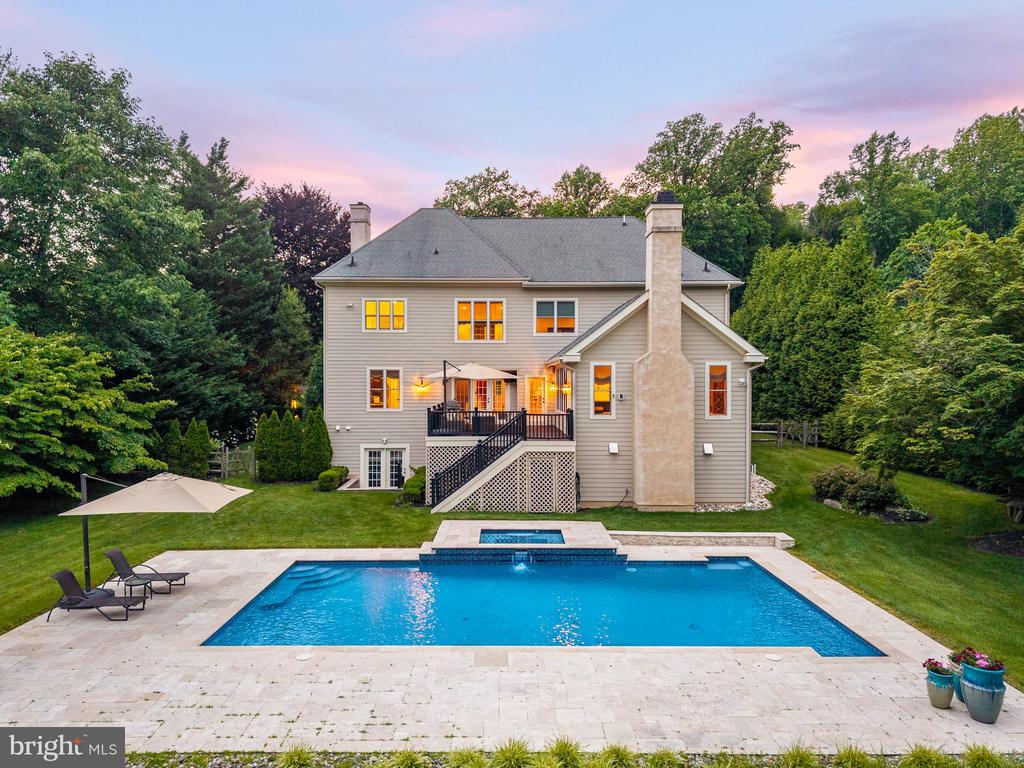 919 LAFAYETTE ROAD