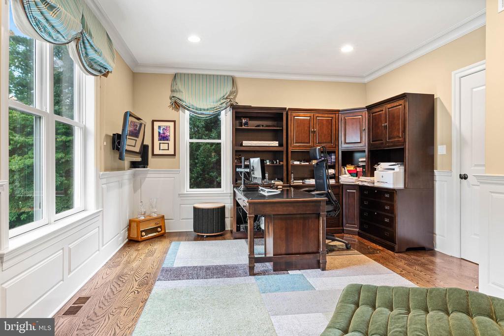 919 LAFAYETTE ROAD