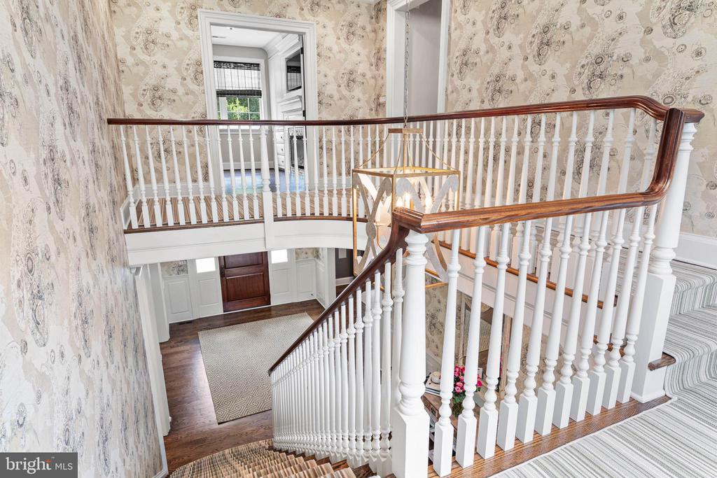 919 LAFAYETTE ROAD