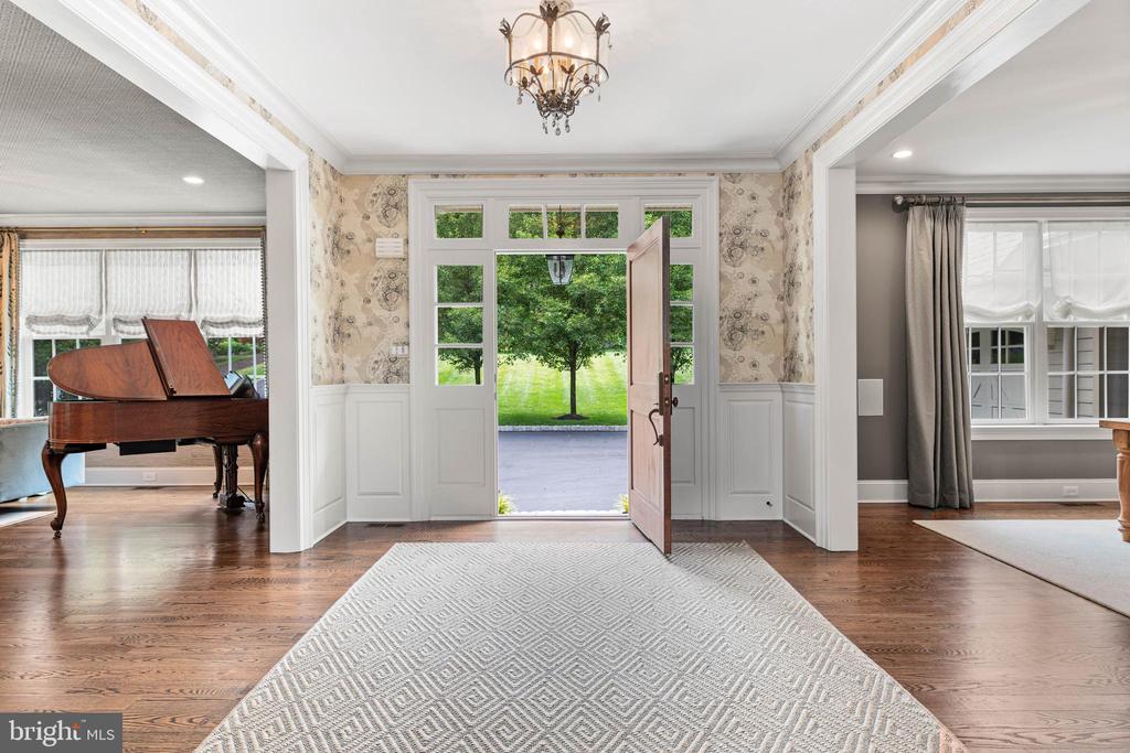 919 LAFAYETTE ROAD