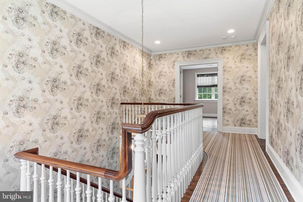 919 LAFAYETTE ROAD