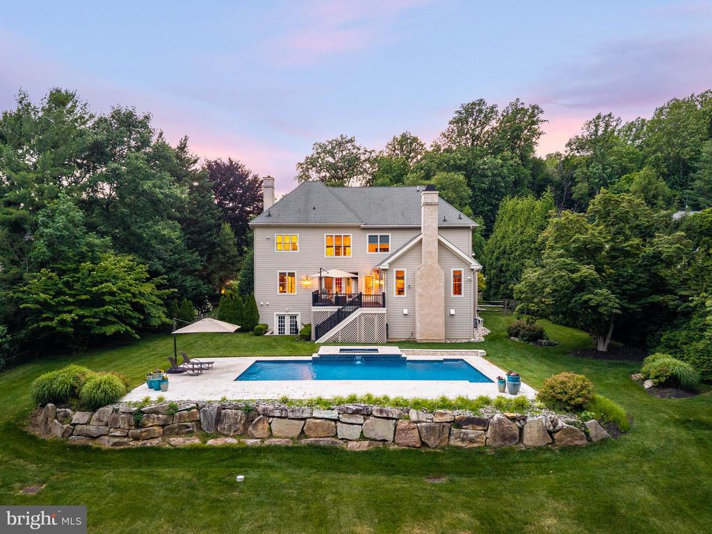 919 LAFAYETTE ROAD