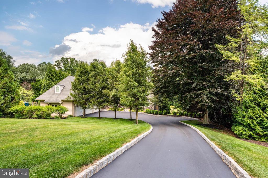 919 LAFAYETTE ROAD