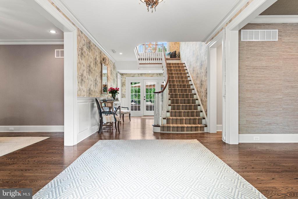 919 LAFAYETTE ROAD