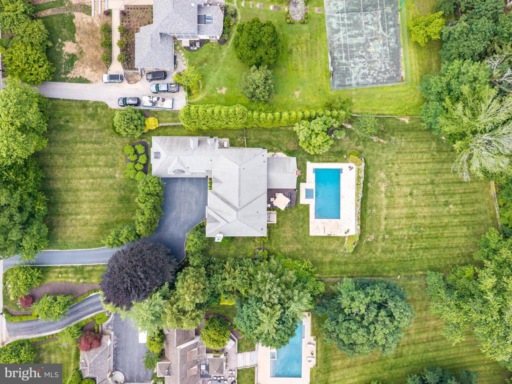 919 LAFAYETTE ROAD
