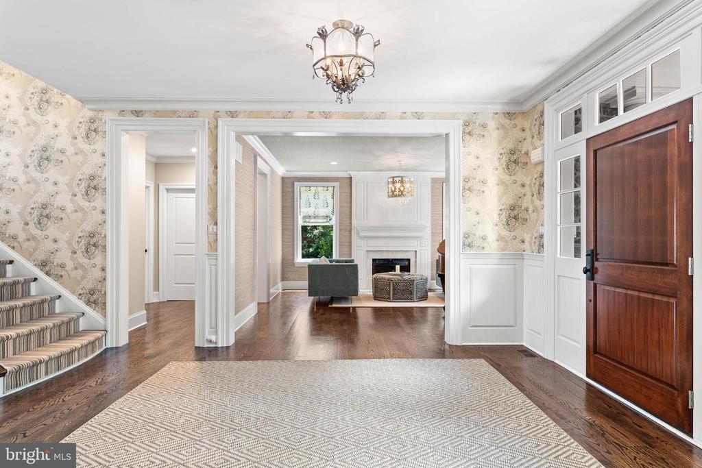 919 LAFAYETTE ROAD