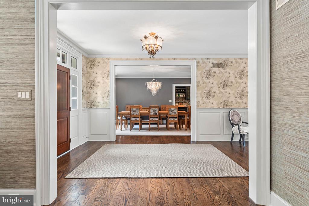 919 LAFAYETTE ROAD