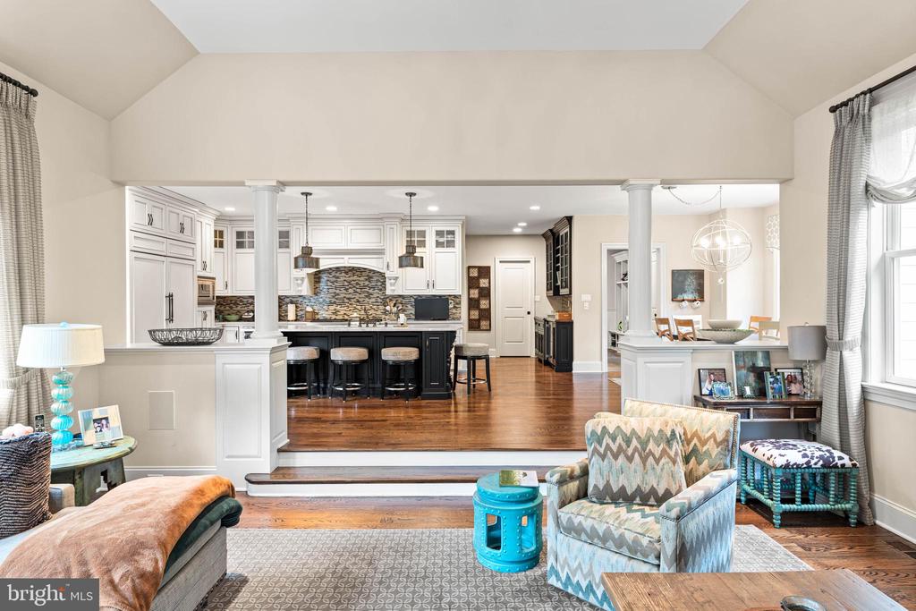 919 LAFAYETTE ROAD