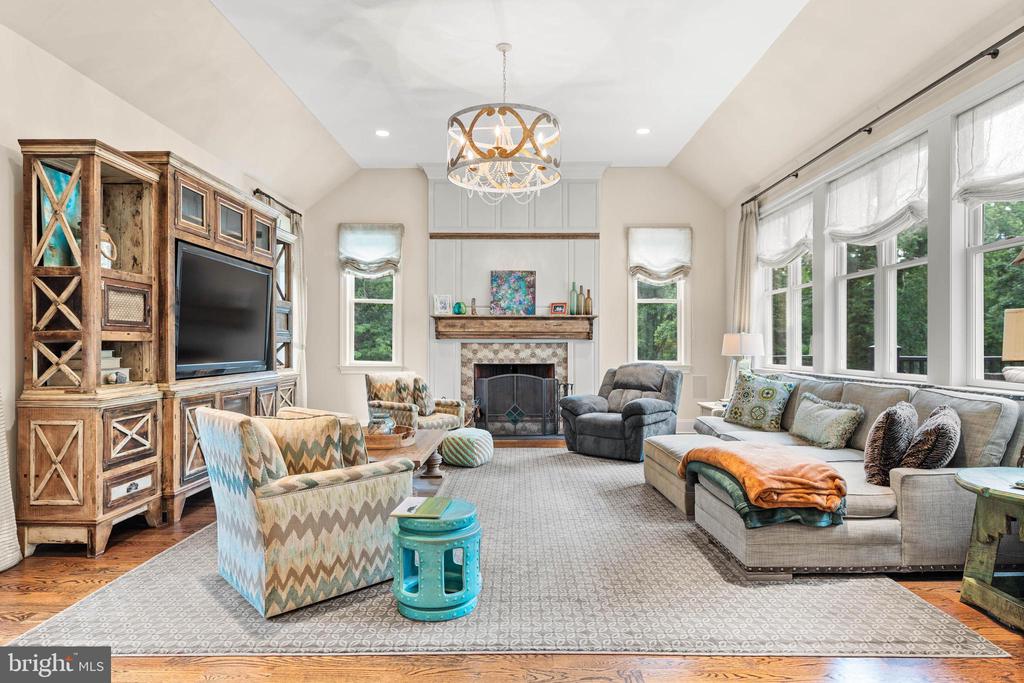 919 LAFAYETTE ROAD