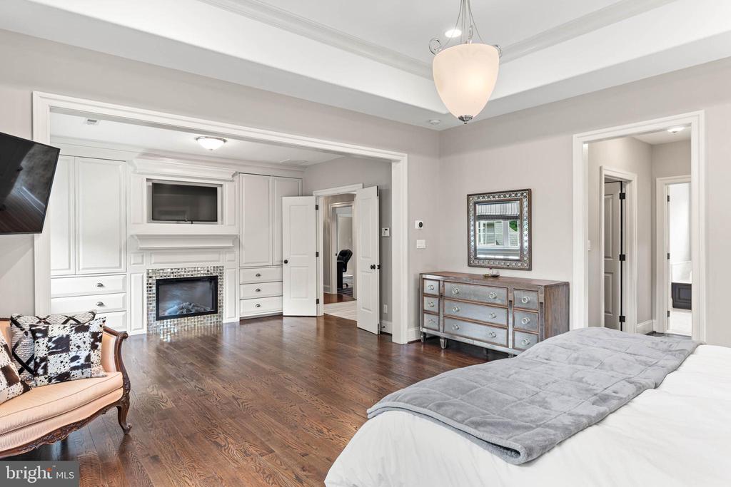 919 LAFAYETTE ROAD