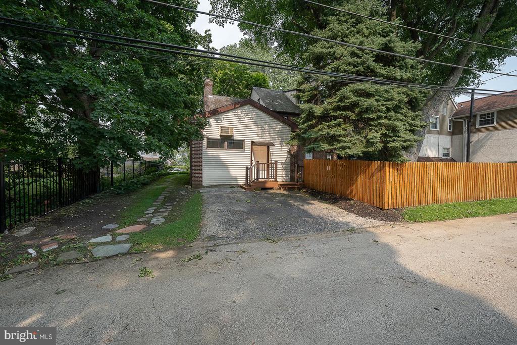 52 ROCK GLEN ROAD
