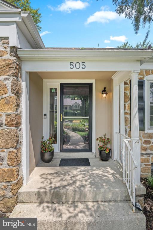 505 PARKVIEW DRIVE