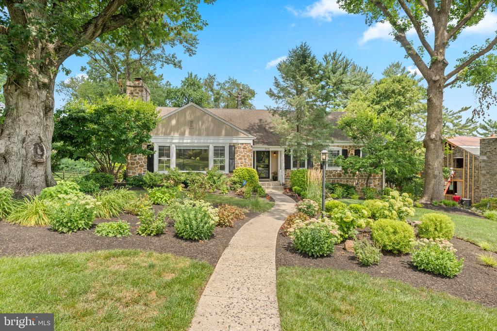 505 PARKVIEW DRIVE