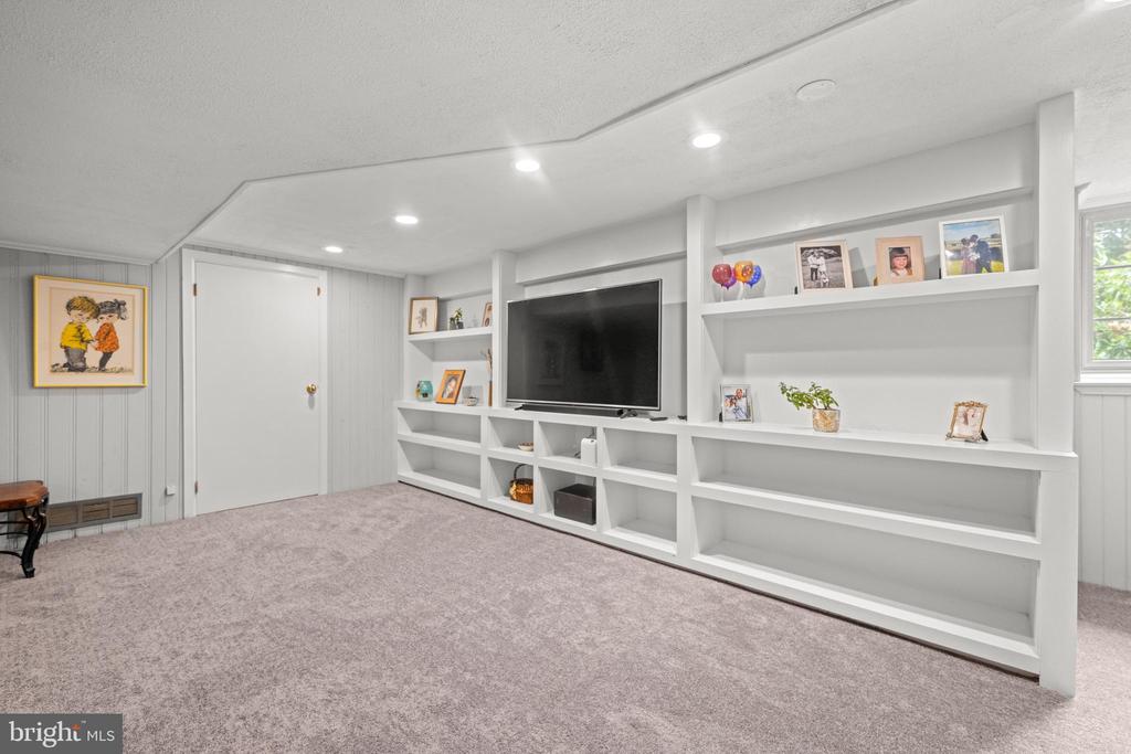 505 PARKVIEW DRIVE