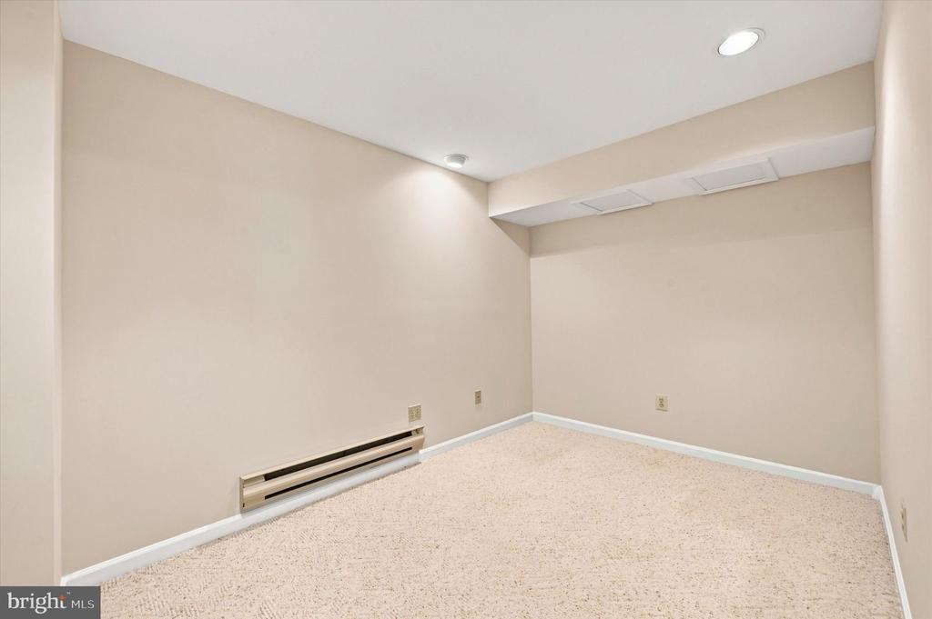 1 FORSYTHIA COURT
