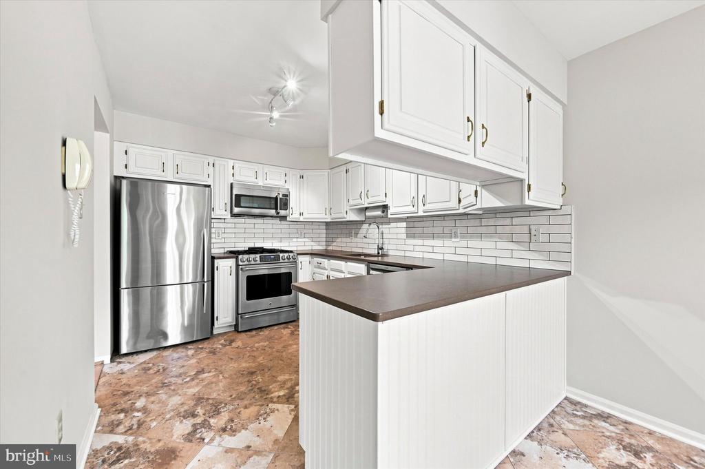 1 FORSYTHIA COURT