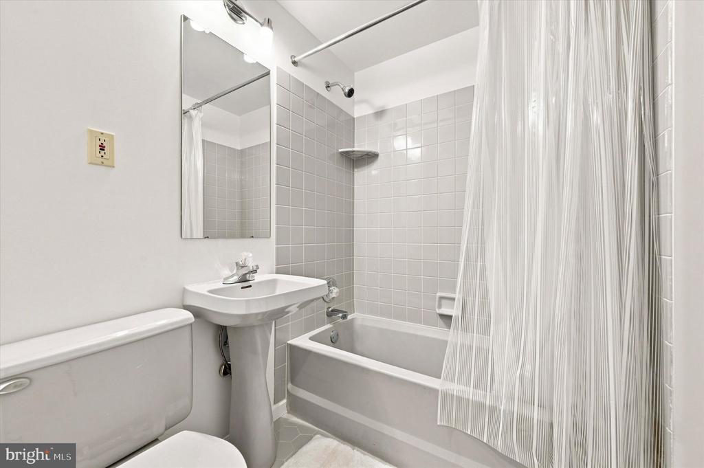 1 FORSYTHIA COURT